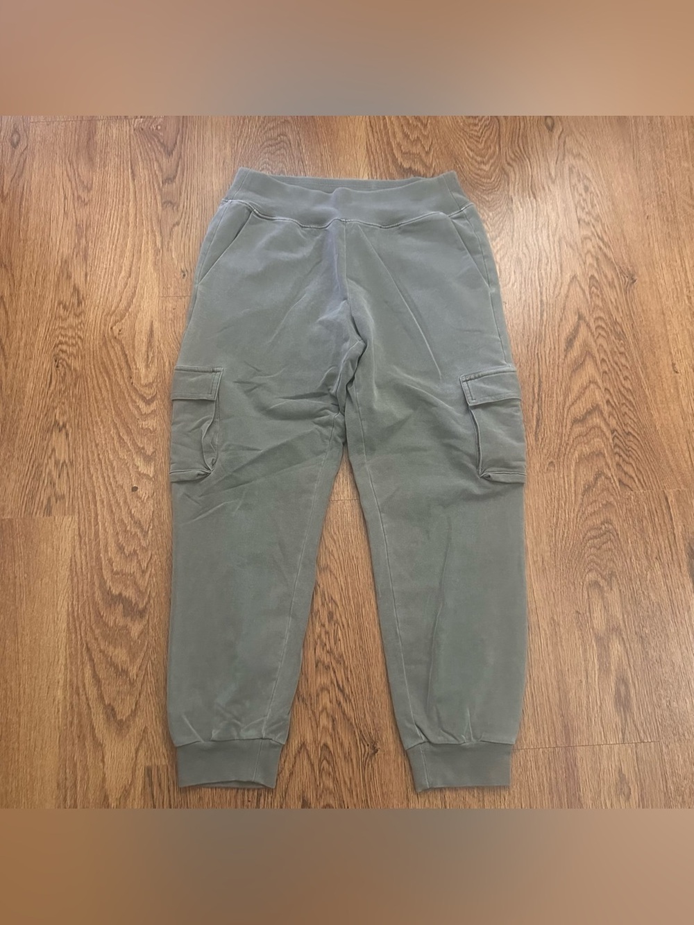 ALO Yoga gray Cargo Jogger Pants cropped size small activewear loungewear